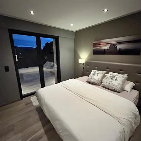 Moderne Avec Piscine Golfe De Saint-tropez Villa *