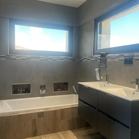 Moderne Avec Piscine Golfe De Saint-tropez